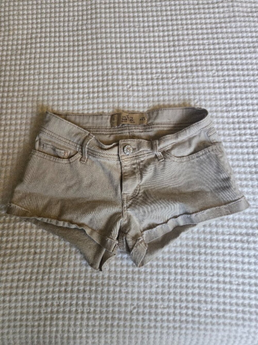 Hollister Women's Tan Low-Rise Short-Shorts 2-Inch W25 Size 1